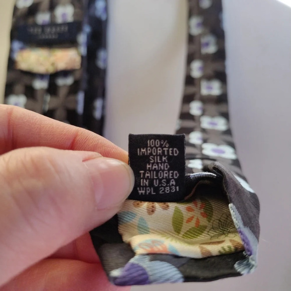 Ted Baker Men's Black- Gray Blue Floral 100% Silk Neck Tie -Career Office Event - Picture 6 of 7